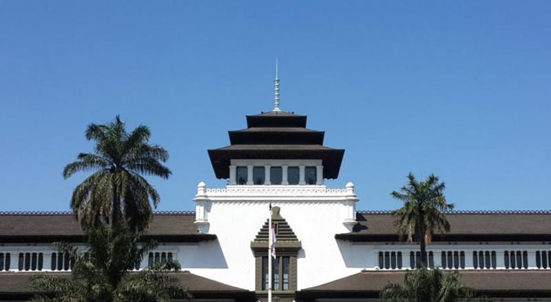 Amaris Hotel Cimanuk Bandung Buitenkant foto